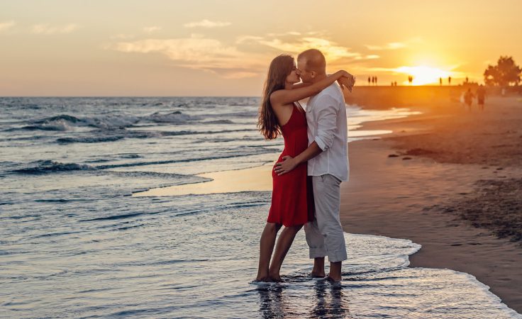 couples make out on romantic beach as retreat therapy